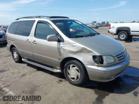 2002 Toyota Sienna LE with VIN 4T3ZF13C32U486822, listed as a IAAI auction lot 42019920 with 212,606 mi miles. Bid and sale history available at carsss.com. Image 1.