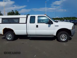 2006 Ford F-250 XL z VIN 1FTSX21526EC48594, wystawiony jako IAAI lot #42678050 z przebiegiem 45 547 mil mil oraz . Historia ofert i sprzedaży dostępna na DreamBid. Obrazek 13.