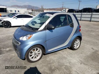 2014 Smart fortwo Passion z VIN WMEEJ9AA5EK778600, wystawiony jako Copart lot #70270444 z przebiegiem 20 545 mil mil oraz Tytuł czysty. Historia ofert i sprzedaży dostępna na DreamBid. Obrazek 1.
