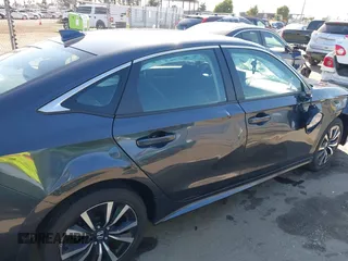 2024 Honda Civic EX z VIN 2HGFE1F76RH332735, wystawiony jako IAAI lot #42373485 z przebiegiem 13 946 mil mil oraz . Historia ofert i sprzedaży dostępna na DreamBid. Obrazek 16.