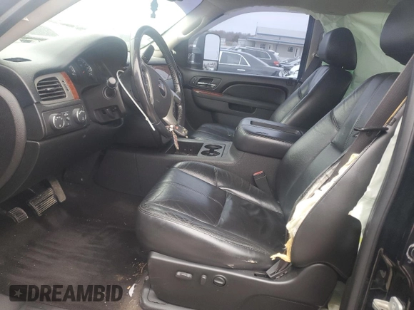 2010 GMC Sierra 1500 with VIN 3GTXKWE20AG131027, listed as a Copart auction lot 81897324 with 200,732 mi miles and Salvage Title. Bid and sale history available at DreamBid. Image 7.