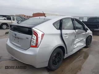 2015 Toyota Prius Four z VIN JTDKN3DU7F1942591, wystawiony jako IAAI lot #41439295 z przebiegiem 86 406 mil mil oraz . Historia ofert i sprzedaży dostępna na DreamBid. Obrazek 4.