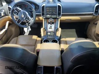 2016 Porsche Cayenne z VIN WP1AA2A25GKA08699, wystawiony jako Copart lot #57977705 z przebiegiem 160 088 mil mil oraz Tytuł czysty. Historia ofert i sprzedaży dostępna na DreamBid. Obrazek 8.