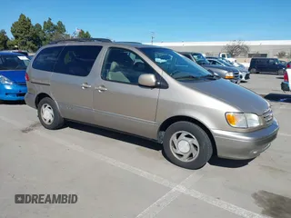 2001 Toyota Sienna LE with VIN 4T3ZF13C01U381668, listed as a IAAI auction lot 41653318 with 272,317 mi miles. Bid and sale history available at carsss.com. Image 1.