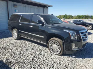 2016 Cadillac Escalade ESV Platinum z VIN 1GYS4KKJ1GR412121, wystawiony jako Copart lot #49411105 z przebiegiem 123 103 mil mil oraz Szkoda całkowita • Salvage title. Historia ofert i sprzedaży dostępna na DreamBid. Obrazek 4.