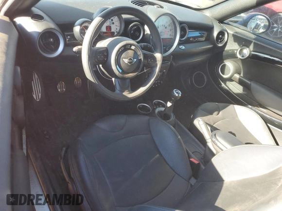 2013 MINI Roadster S z VIN WMWSY3C53DT566214, wystawiony jako Copart lot #83463854 z przebiegiem 69 877 mil mil oraz Szkoda całkowita • Salvage title. Historia ofert i sprzedaży dostępna na DreamBid. Obrazek 8.