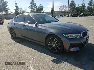 2019 BMW 3 Series 330i z VIN WBA5R1C57KFH22056, wystawiony jako Copart lot #49896985 z przebiegiem 58 311 mil mil oraz Szkody całkowita. Historia ofert i sprzedaży dostępna na DreamBid. Obrazek 10.