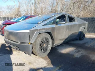 2025 Tesla Cybertruck Cyberbeast z VIN 7G2CEHEE9SA061735, wystawiony jako IAAI lot #41839731 z przebiegiem Nie podano mil oraz . Historia ofert i sprzedaży dostępna na DreamBid. Obrazek 2.