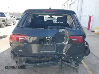 2022 Volkswagen Tiguan SE z VIN 3VV2B7AX4NM118467, wystawiony jako IAAI lot #41769676 z przebiegiem 55 305 mil mil oraz . Historia ofert i sprzedaży dostępna na DreamBid. Obrazek 17.