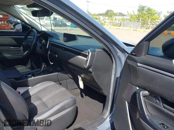 2024 Mazda CX-50 S Premium z VIN 7MMVABDM7RN160582, wystawiony jako IAAI lot #42312189 z przebiegiem 43 210 mil mil oraz . Historia ofert i sprzedaży dostępna na DreamBid. Obrazek 5.