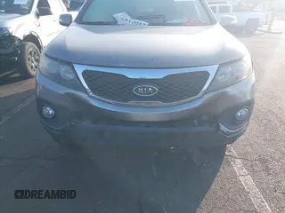 2013 Kia Sorento LX with VIN 5XYKT4A28DG394676, listed as a IAAI auction lot 41409435 with 167,003 mi miles. Bid and sale history available at carsss.com. Image 6.