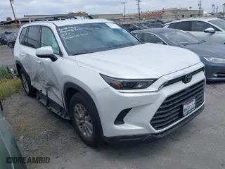 2024 Toyota Grand Highlander XLE with VIN 5TDAAAA55RS013662, listed as a IAAI auction lot 41828046 with 6,202 mi miles. Bid and sale history available at carsss.com. Image 1.