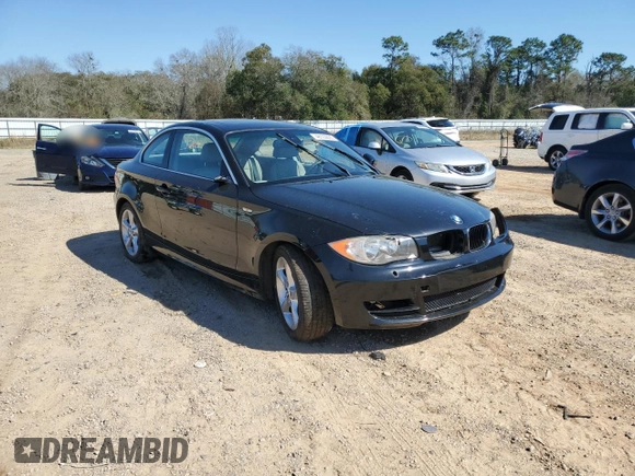 2011 BMW 1 Series 128i z VIN WBAUP9C52BVL90000, wystawiony jako Copart lot #48722805 z przebiegiem Nie podano mil oraz Szkody całkowita. Historia ofert i sprzedaży dostępna na DreamBid. Obrazek 4.