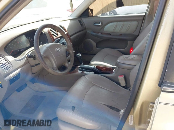 2002 Hyundai Sonata GLS with VIN KMHWF35HX2A506484, listed as a IAAI auction lot 41257939 with 280,153 mi miles. Bid and sale history available at carsss.com. Image 5.
