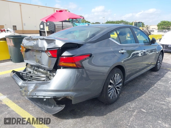 2025 Nissan Altima SV with VIN 1N4BL4DV5SN362320, listed as a IAAI auction lot 41905061 with 1,803 mi miles. Bid and sale history available at carsss.com. Image 4.