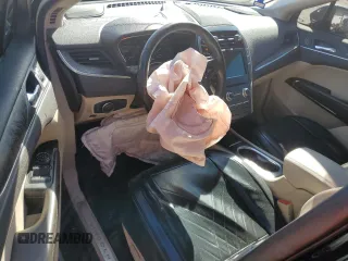 2019 Lincoln MKC Reserve with VIN 5LMTJ3DH4KUL48853, listed as a Copart auction lot 89348875 with 76,769 mi miles and Salvage Title. Bid and sale history available at DreamBid. Image 8.
