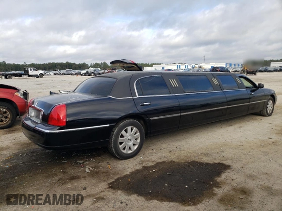 2003 Lincoln Town Car Executive z VIN 1L1FM81W23Y631965, wystawiony jako Copart lot #44536145 z przebiegiem 43 743 mil mil oraz Czysty tytuł • Clean title. Historia ofert i sprzedaży dostępna na DreamBid. Obrazek 3.