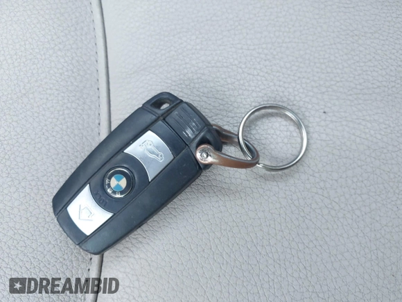 2011 BMW 3 Series 328i xDrive z VIN WBAPK5G55BNN79304, wystawiony jako IAAI lot #42166372 z przebiegiem 115 730 mil mil oraz . Historia ofert i sprzedaży dostępna na DreamBid. Obrazek 11.