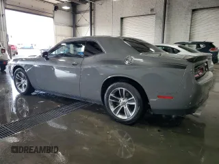 2017 Dodge Challenger SXT z VIN 2C3CDZAG8HH613593, wystawiony jako Copart lot #71003954 z przebiegiem 89 441 mil mil oraz Szkoda całkowita • Salvage title. Historia ofert i sprzedaży dostępna na DreamBid. Obrazek 2.