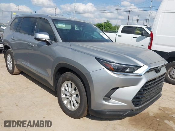 2024 Toyota Highlander XLE with VIN 5TDAAAA55RS017176, listed as a IAAI auction lot 42038401 with 14 mi miles and . Bid and sale history available at DreamBid. Image 1.