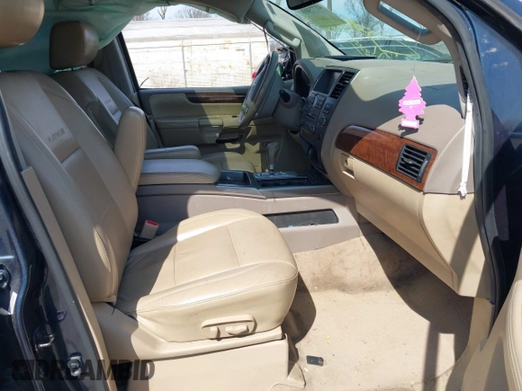 2014 Nissan Armada SV z VIN 5N1AA0NC3EN607990, wystawiony jako IAAI lot #41775889 z przebiegiem 146 422 mil mil oraz . Historia ofert i sprzedaży dostępna na DreamBid. Obrazek 5.