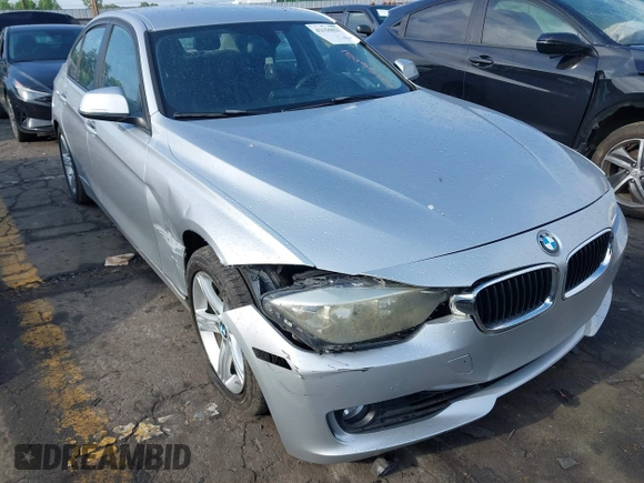 2013 BMW 3 Series 328i z VIN WBA3C1G57DNR48431, wystawiony jako IAAI lot #42156021 z przebiegiem 81 734 mil mil oraz . Historia ofert i sprzedaży dostępna na DreamBid. Obrazek 6.