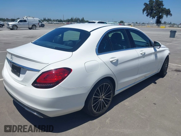 2019 Mercedes-Benz C 300 z VIN 55SWF8DB9KU309634, wystawiony jako IAAI lot #42494440 z przebiegiem 17 129 mil mil oraz . Historia ofert i sprzedaży dostępna na DreamBid. Obrazek 4.