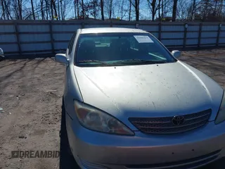2002 Toyota Camry LE z VIN 4T1BE32K52U506649, wystawiony jako IAAI lot #41586416 z przebiegiem 312 245 mil mil oraz . Historia ofert i sprzedaży dostępna na DreamBid. Obrazek 6.