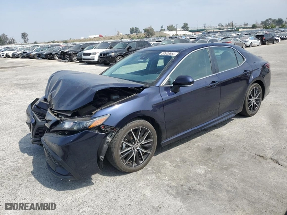 2022 Toyota Camry Hybrid SE with VIN 4T1G31AKXNU041100, listed as a Copart auction lot 52926865 with 22,310 mi miles and Salvage Title. Bid and sale history available at carsss.com. Image 1.