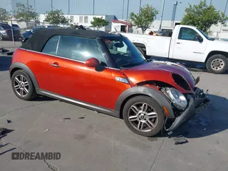 2012 MINI Convertible z VIN WMWZN3C54CT134124, wystawiony jako IAAI lot #42313148 z przebiegiem 119 963 mil mil oraz . Historia ofert i sprzedaży dostępna na DreamBid. Obrazek 1.