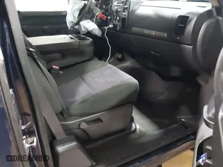 2010 Chevrolet Silverado 1500 LT with VIN 1GCSKSE33AZ180699, listed as a IAAI auction lot 41455632 with 154,659 mi miles. Bid and sale history available at carsss.com. Image 5.