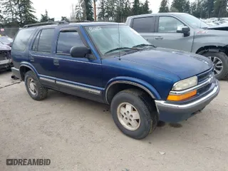 2000 Chevrolet Blazer LT with VIN 1GNDT13W5Y2117966, listed as a IAAI auction lot 41439469 with 1 mi miles. Bid and sale history available at carsss.com. Image 1.