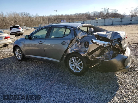 2013 Kia Optima LX z VIN 5XXGM4A76DG244326, wystawiony jako Copart lot #48129005 z przebiegiem 102 501 mil mil oraz Nie do naprawy • Non repairable. Historia ofert i sprzedaży dostępna na DreamBid. Obrazek 2.
