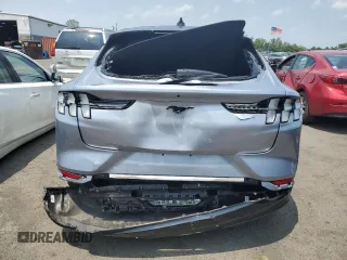 2022 Ford Mustang Mach-E Premium с VIN 3FMTK3SS2NMA17406, выставлен на аукционе Copart как лот 60129565 с пробегом 28 940 миль миль и Списание • Salvage title. История ставок и продаж доступна на DreamBid. Изображение 6.