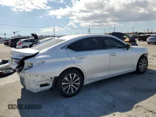 2021 Lexus ES with VIN 58ACA1C10MU009840, listed as a Copart auction lot 71787894 with 32,940 mi miles and Salvage Title. Bid and sale history available at carsss.com. Image 3.