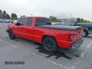 2004 Chevrolet Silverado 1500 Work Truck with VIN 2GCEC19T441162305, listed as a IAAI auction lot 42044275 with 154,971 mi miles. Bid and sale history available at carsss.com. Image 3.