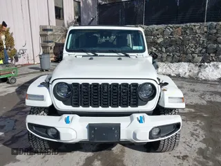 2024 Jeep Wrangler High Altitude z VIN 1C4RJXU60RW176763, wystawiony jako IAAI lot #41508931 z przebiegiem 11 026 mil mil oraz . Historia ofert i sprzedaży dostępna na DreamBid. Obrazek 13.