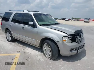 2007 Lincoln Navigator z VIN 5LMFU275X7LJ15380, wystawiony jako IAAI lot #42062287 z przebiegiem 229 224 mil mil oraz . Historia ofert i sprzedaży dostępna na DreamBid. Obrazek 1.