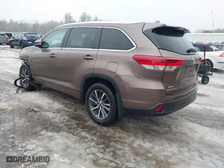 2017 Toyota Highlander XLE with VIN 5TDJZRFH9HS363191, listed as a IAAI auction lot 41642975 with 255,219 mi miles. Bid and sale history available at carsss.com. Image 3.
