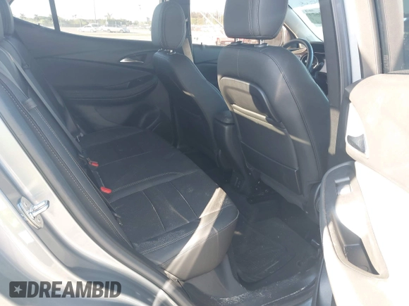 2023 Buick Encore GX Essence z VIN KL4MMFSL5PB124516, wystawiony jako IAAI lot #41293629 z przebiegiem 7 412 mil mil oraz . Historia ofert i sprzedaży dostępna na DreamBid. Obrazek 8.