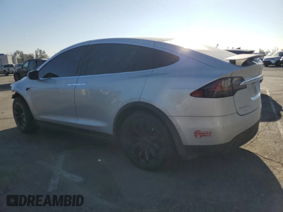 2017 Tesla Model X 90D z VIN 5YJXCAE27HF044791, wystawiony jako Copart lot #46040655 z przebiegiem 149 509 mil mil oraz Szkody całkowita. Historia ofert i sprzedaży dostępna na DreamBid. Obrazek 2.