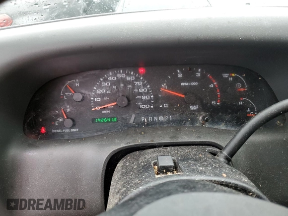 2003 Ford F-250 XL z VIN 1FTNX20F73EA04409, wystawiony jako Copart lot #84228714 z przebiegiem 142 641 mil mil oraz Szkoda całkowita • Salvage title. Historia ofert i sprzedaży dostępna na DreamBid. Obrazek 9.