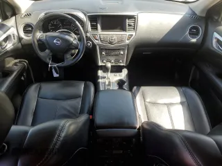 2019 Nissan Pathfinder SL z VIN 5N1DR2MM3KC635355, wystawiony jako Copart lot #52355495 z przebiegiem 84 567 mil mil oraz Szkoda całkowita • Salvage title. Historia ofert i sprzedaży dostępna na DreamBid. Obrazek 8.