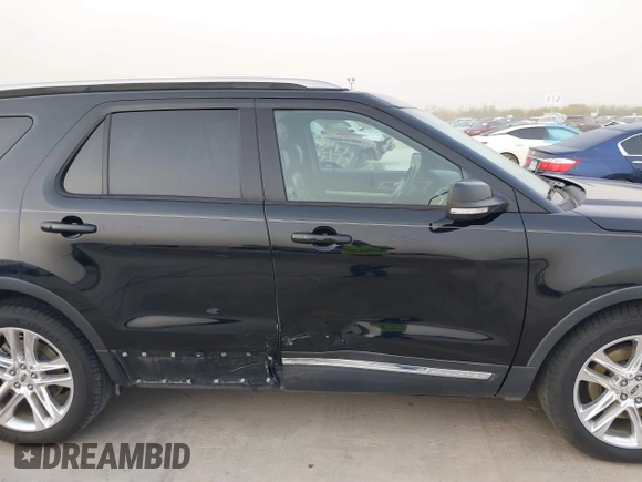 2016 Ford Explorer XLT with VIN 1FM5K7D82GGA84926, listed as a IAAI auction lot 41824920 with 121,702 mi miles and . Bid and sale history available at DreamBid. Image 14.