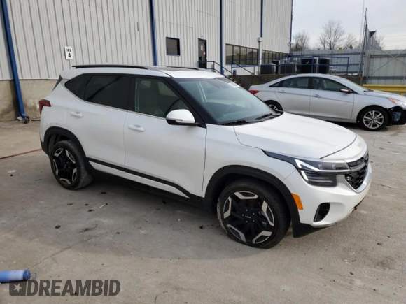 2024 Kia Seltos SX z VIN KNDETCA7XR7563829, wystawiony jako Copart lot #84300884 z przebiegiem 11 982 mil mil oraz Szkoda całkowita • Salvage title. Historia ofert i sprzedaży dostępna na DreamBid. Obrazek 4.