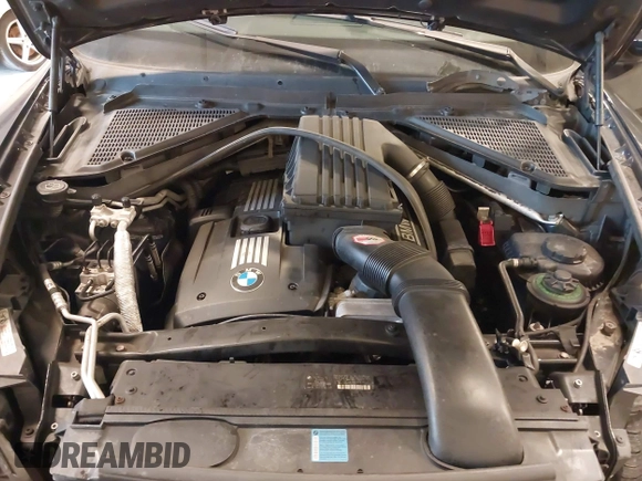 2008 BMW X5 3.0si z VIN 5UXFE43528L000990, wystawiony jako IAAI lot #41904741 z przebiegiem Nie podano mil oraz . Historia ofert i sprzedaży dostępna na DreamBid. Obrazek 10.