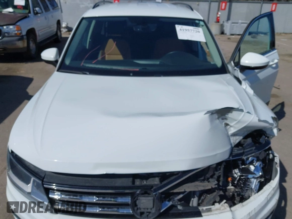 2019 Volkswagen Tiguan SE with VIN 3VV2B7AX8KM193166, listed as a IAAI auction lot 41957720 with 61,981 mi miles and . Bid and sale history available at DreamBid. Image 10.
