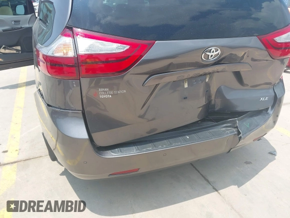 2019 Toyota Sienna XLE Auto Access Seat z VIN 5TDYZ3DC4KS970576, wystawiony jako IAAI lot #42166276 z przebiegiem 112 769 mil mil oraz . Historia ofert i sprzedaży dostępna na DreamBid. Obrazek 17.