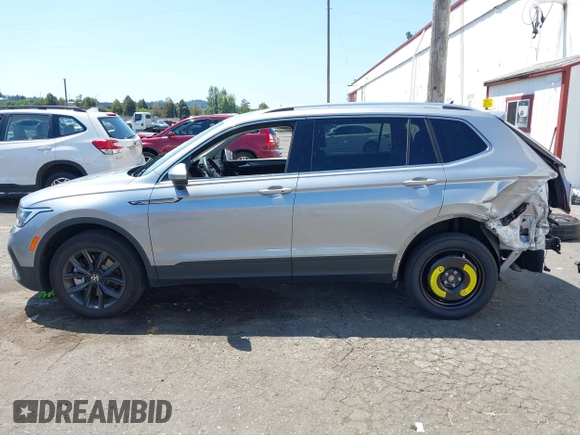 2024 Volkswagen Tiguan SE with VIN 3VV2B7AX6RM149564, listed as a IAAI auction lot 42686972 with 20,350 mi miles and . Bid and sale history available at DreamBid. Image 15.