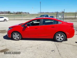 2017 Chevrolet Cruze LS z VIN 1G1BC5SM3H7173634, wystawiony jako IAAI lot #41822124 z przebiegiem 235 854 mil mil oraz . Historia ofert i sprzedaży dostępna na DreamBid. Obrazek 14.